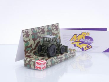 Preview: Busch 51356 # Belarus MTS-52 Traktor Grenztruppen mit Räumschild " NVA " 1:87