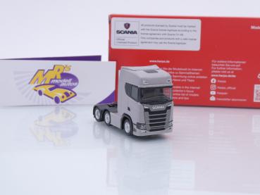 Preview: Herpa 307543-004 # Scania CS20 HD 6x2 3-achs Zugmaschine " hellgrau " 1:87