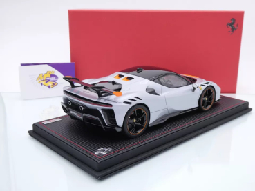 Preview: MR Collection FE041A # Ferrari SF90 XX Stradale Baujahr 2023 " hellgraumetallic-orange ( Bianco Artico ) " 1:18
