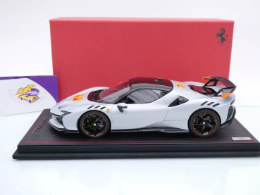 Preview: MR Collection FE041A # Ferrari SF90 XX Stradale Baujahr 2023 " hellgraumetallic-orange ( Bianco Artico ) " 1:18