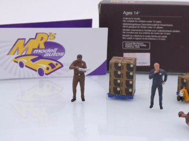 Preview: TSM MINI GT MGTAC30 # 4er Figuren Set in braun " UPS Driver and Workers " 1:64