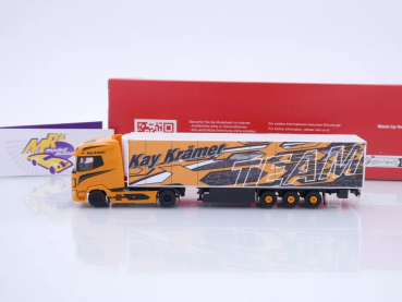 Preview: Herpa 317634 # DAF XG+ Kühlkoffer-Sattelzug orange " Kay Krämer TEAM " 1:87