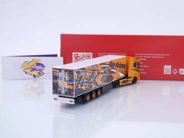 Preview: Herpa 317634 # DAF XG+ Kühlkoffer-Sattelzug orange " Kay Krämer TEAM " 1:87