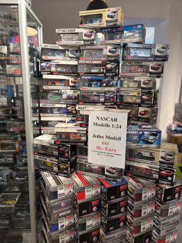 Preview: 1 Palette voller NASCAR Modelle 1:24 für nur 50,- Euro pro Modell # Exklusiv am 1.-2. Mai 2026 in unserem Ladenlokal