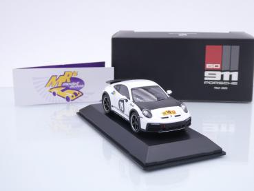 Preview: Spark WAP0209110R60Y # Porsche 911 (992) Dakar #19 " weiß-schwarz " 1:43 Lim. Ed.