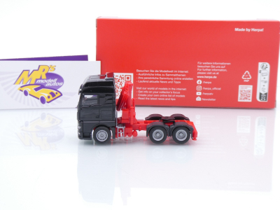 Preview: Herpa 313100-003 # MAN TGX GX 3-achs Zugmaschine mit Ladekran " schwarz " 1:87