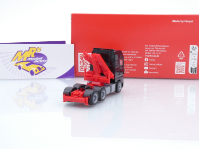 Preview: Herpa 313100-003 # MAN TGX GX 3-achs Zugmaschine mit Ladekran " schwarz " 1:87