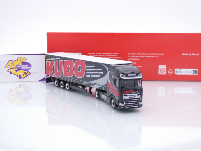 Preview: Herpa 318068 # DAF XG+ 2/3-achs Gardineplanen-Sattelzug " KUBO Transport " 1:87