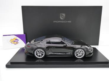 Preview: Spark WAP0213140R0ST # Porsche 911 (992) S/T Baujahr 2023 " schwarz " 1:18