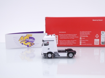 Preview: Herpa 318365 # Mercedes-Benz Actros L Pro Cabin Zugmaschine 2023 " weiß " 1:87