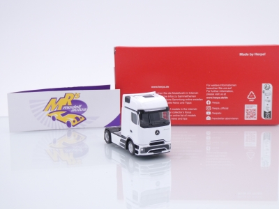 Preview: Herpa 318365 # Mercedes-Benz Actros L Pro Cabin Zugmaschine 2023 " weiß " 1:87