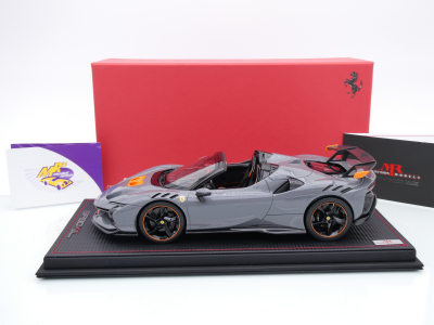 Preview: MR Collection FE042SE2 # Ferrari SF90 XX Stradale Spider Baujahr 2023 " Grigio " 1:18