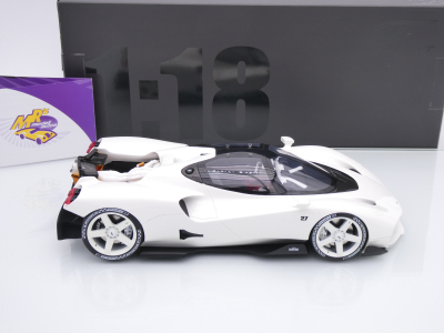 Preview: GT Spirit GT578 # NILU 27 V12 Hypercar Baujahr 2025 " Super White / weiß " 1:18