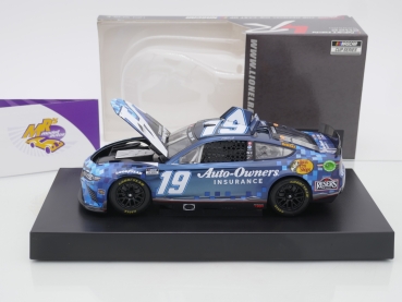 Preview: Lionel Racing C192223AOIMTCL # Toyota Camry NASCAR 2022 " Martin Truex Jr. - Auto-Owners Insurance " 1:24 Color Chrome Edition