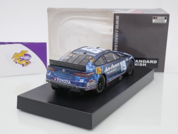 Preview: Lionel Racing C192223AOIMTCL # Toyota Camry NASCAR 2022 " Martin Truex Jr. - Auto-Owners Insurance " 1:24 Color Chrome Edition
