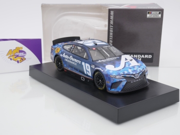 Preview: Lionel Racing C192223AOIMTCL # Toyota Camry NASCAR 2022 " Martin Truex Jr. - Auto-Owners Insurance " 1:24 Color Chrome Edition