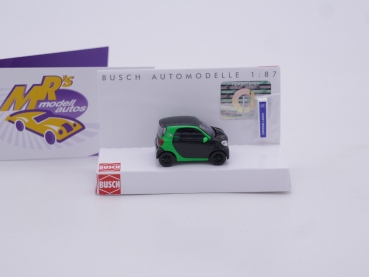 Preview: Busch 50725 # Smart Fortwo Electric Drive Coupe Baujahr 2014 " schwarz-grün + Ladesäule " 1:87