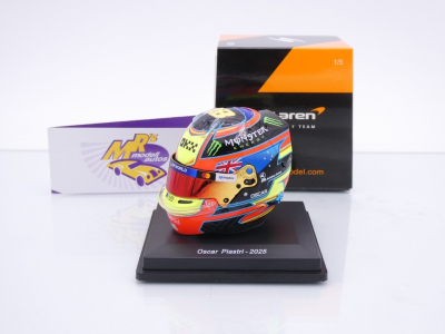 Spark 5HF196 # Helm Formel 1 Team McLaren F1 " Oscar Piastri #81 " 2025 1:5