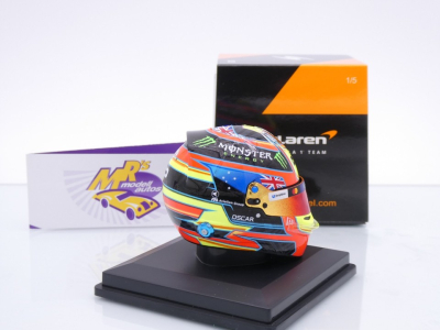 Preview: Spark 5HF196 # Helm Formel 1 Team McLaren F1 " Oscar Piastri #81 " 2025 1:5