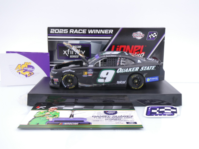 Lionel Racing WX92523QKSDZMX # Chevrolet Camaro NASCAR Xfinity 2025 " Daniel Suarez - Quaker State Mexico City Win " 1:24