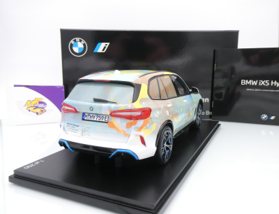 Preview: Spark 80435B6D532 # BMW iX5 Hydrogen Baujahr 2025 " Simply Art Car Alvaro Barrington " 1:18