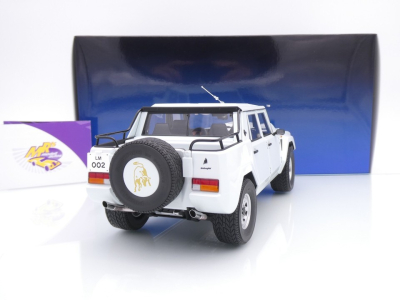 Preview: AUTOart 74549 # Lamborghini LM002 Pick-Up Baujahr 1986 " Bianco Polo Park " 1:18