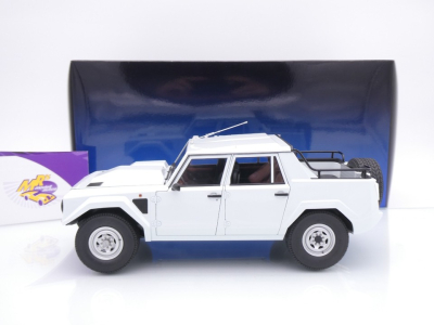 Preview: AUTOart 74549 # Lamborghini LM002 Pick-Up Baujahr 1986 " Bianco Polo Park " 1:18