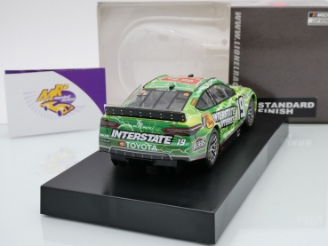 Preview: Lionel Racing C192223INBMT # Toyota Camry NASCAR 2022 " Martin Truex Jr. - Interstate Batteries " 1:24