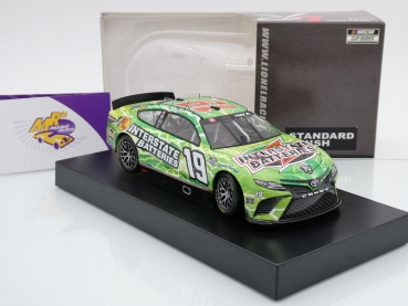 Preview: Lionel Racing C192223INBMT # Toyota Camry NASCAR 2022 " Martin Truex Jr. - Interstate Batteries " 1:24