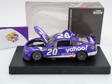 Lionel Racing C202223YAHCD # Toyota Camry NASCAR 2022 " Christopher Bell - Yahoo " 1:24