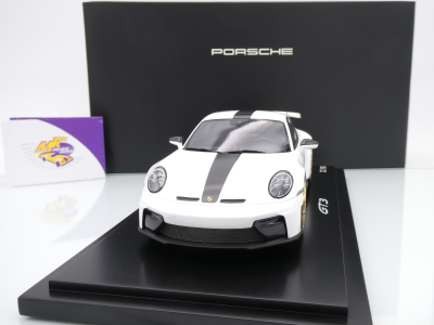 Spark WAP0215200TGT3 # Porsche 911 992.2 GT3 Baujahr 2024 " weiß-schwarz " 1:18
