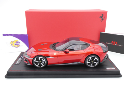 Preview: MR Collection FE043SE3 # Ferrari 12 Cilindri V12 Baujahr 2024 " Rosso Magma " 1:18