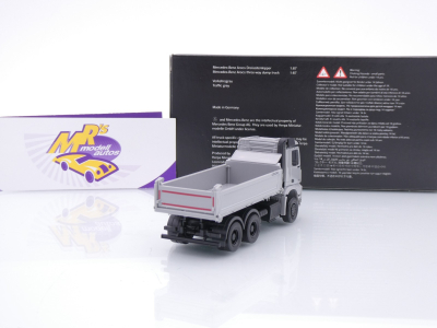 Preview: Herpa 958905 # Mercedes Arocs M 3-achs Dreiseitenkipper-LKW grau " Daimler Trucks " 1:87