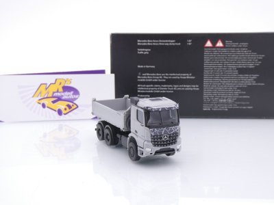 Preview: Herpa 958905 # Mercedes Arocs M 3-achs Dreiseitenkipper-LKW grau " Daimler Trucks " 1:87