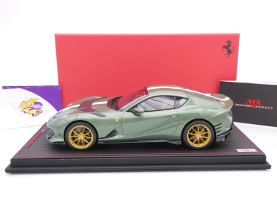 Preview: MR Collection FE033SE5 # Ferrari 812 Competizione Baujahr 2022 " Verde Bottiglia " 1:18