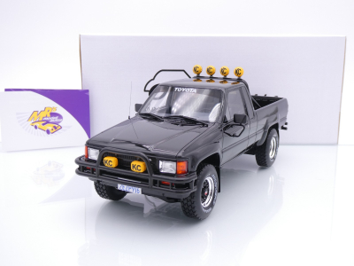 Ottomobile OT481B # Toyota Hilux SR5 Baujahr 1985 " Back to the Future " 1:18