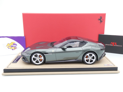 Preview: MR Collection FE043SE # Ferrari 12 Cilindri V12 Baujahr 2024 " Verde Toscana " 1:18