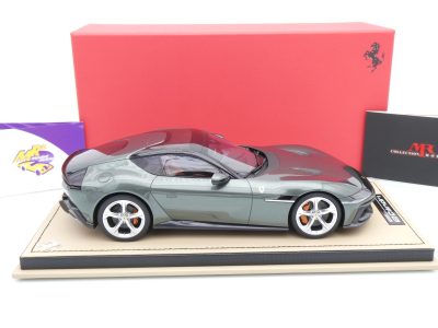 Preview: MR Collection FE043SE # Ferrari 12 Cilindri V12 Baujahr 2024 " Verde Toscana " 1:18