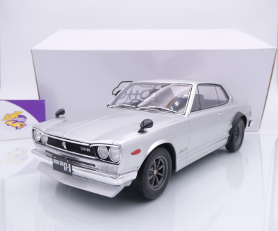 Ottomobile G094 # Nissan Skyline 2000 GT-R KPGC10 Baujahr 1971 " Silbermetallic " 1:12
