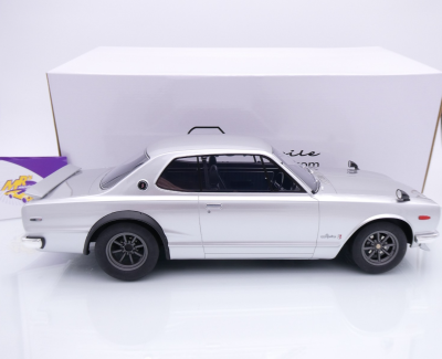 Preview: Ottomobile G094 # Nissan Skyline 2000 GT-R KPGC10 Baujahr 1971 " Silbermetallic " 1:12