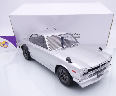 Ottomobile G094 # Nissan Skyline 2000 GT-R KPGC10 Baujahr 1971 " Silbermetallic " 1:12
