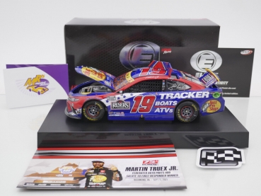 Preview: Lionel Racing W192122BPPMTK # Toyota Camry NASCAR 2021 " Martin Truex Jr. - Bass Pro Shops Patriotic Richmond Fall Race Winner " 1:24 ELITE Edition