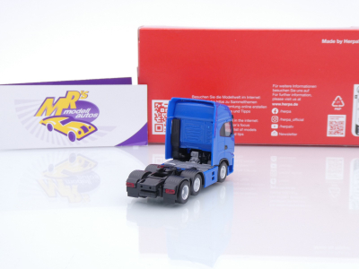 Preview: Herpa 317122-003 # Iveco S-Way 6x2 3-achs Zugmaschine " verkehrsblau " 1:87