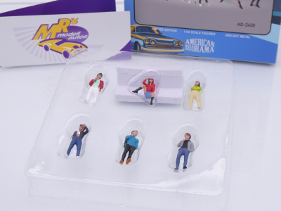 Preview: American Diorama AD-2430 # 6er Figuren Set " Hanging Out Version 3 " 1:64