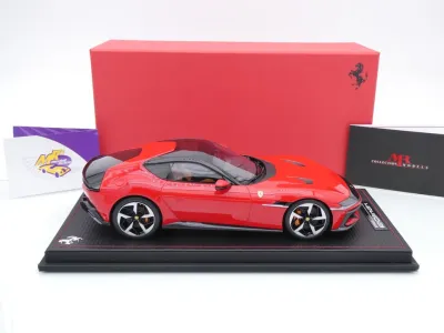 Preview: MR Collection FE043C # Ferrari 12 Cilindri V12 Baujahr 2024 " Rosso Corsa " 1:18