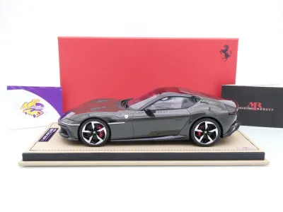 Preview: MR Collection FE043SE2 # Ferrari 12 Cilindri V12 Baujahr 2024 " Grigio Scuro 792 " 1:18