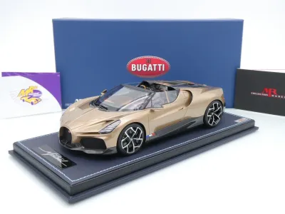 MR Collection BUG015D # Bugatti W16 Mistral Cabrio Baujahr 2023 " Doré " 1:18