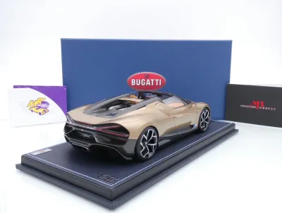 Preview: MR Collection BUG015D # Bugatti W16 Mistral Cabrio Baujahr 2023 " Doré " 1:18