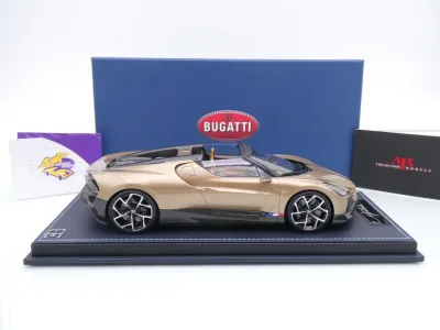 Preview: MR Collection BUG015D # Bugatti W16 Mistral Cabrio Baujahr 2023 " Doré " 1:18