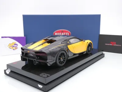 Preview: MR Collection BUG012G # Bugatti Chiron Super Sport Baujahr 2022 " gelb-schwarz " 1:18